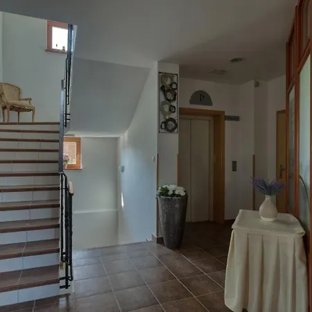 Garni Zvon Gæstehus